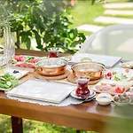 Cunda Oezerbey Konagi (adults Only) Hotel