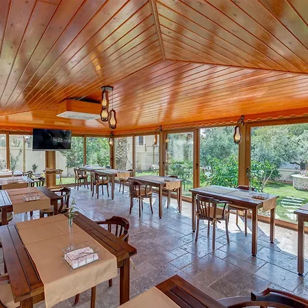 Хотел Cunda Oezerbey Konagi (adults Only) 2*