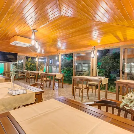 Cunda Oezerbey Konagi (adults Only) Хотел 2*